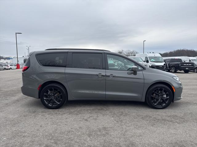 2022 Chrysler Pacifica Limited AWD