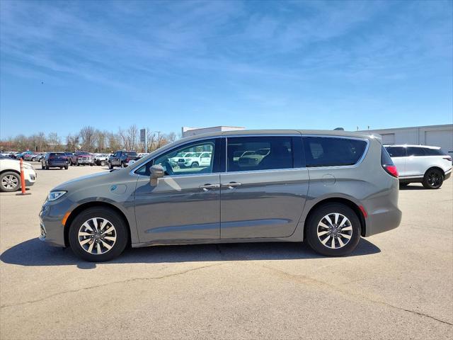 2022 Chrysler Pacifica Hybrid Touring L
