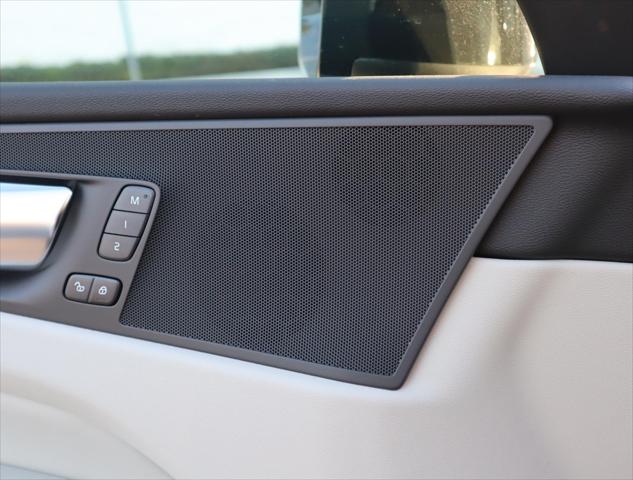 2025 Volvo XC60 Plug-In Hybrid T8 Plus