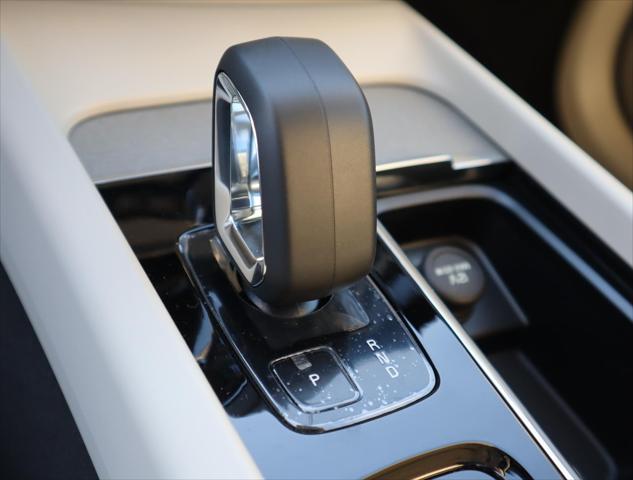 2025 Volvo XC60 Plug-In Hybrid T8 Plus