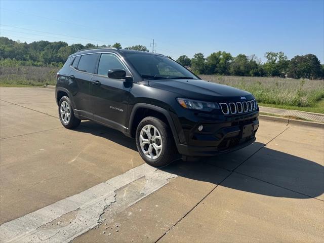 2025 Jeep Compass COMPASS LATITUDE 4X4
