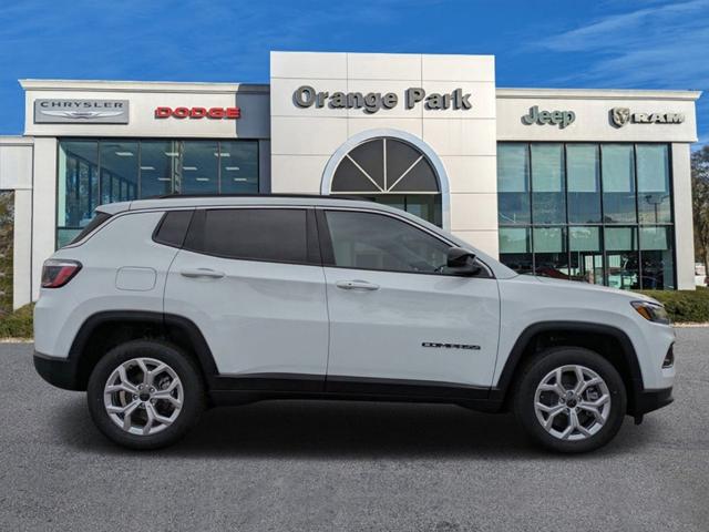 2025 Jeep Compass COMPASS LATITUDE 4X4