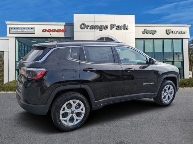 2025 Jeep Compass COMPASS LATITUDE 4X4