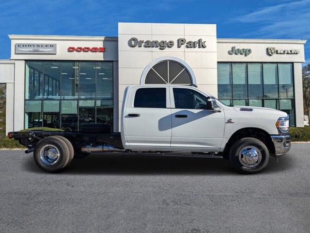 2024 RAM Ram 3500 Chassis Cab RAM 3500 TRADESMAN CREW CAB CHASSIS 4X4 60 CA