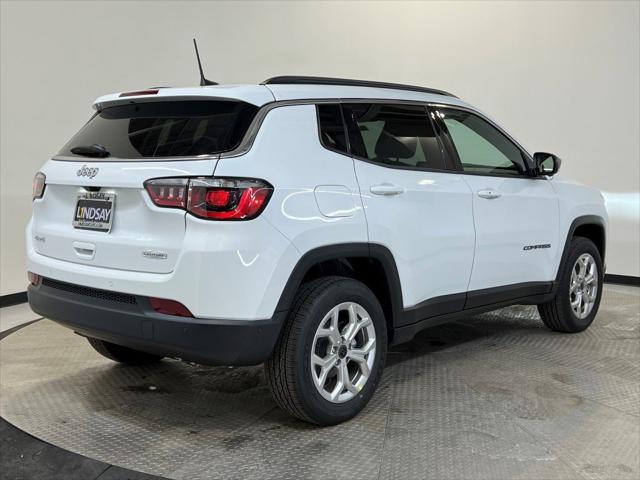 2025 Jeep Compass COMPASS LATITUDE 4X4