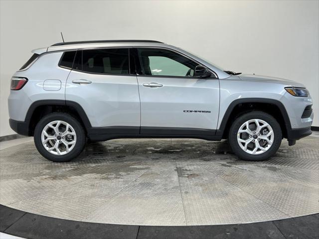 2025 Jeep Compass COMPASS LATITUDE 4X4