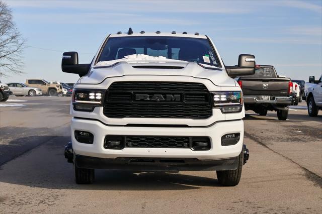2024 RAM Ram 3500 RAM 3500 LIMITED CREW CAB 4X4 8 BOX