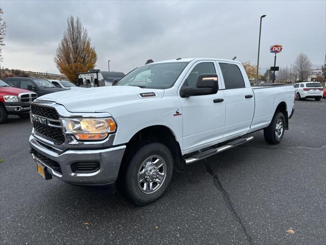 2023 RAM 3500 Tradesman Crew Cab 4x4 8 Box