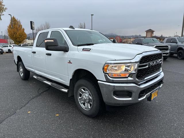 2023 RAM 3500 Tradesman Crew Cab 4x4 8 Box