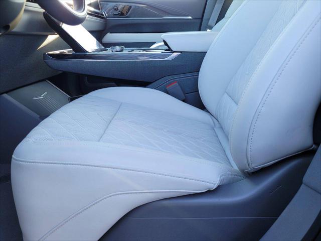 2025 Cadillac Escalade Luxury 1