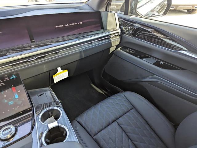 2025 Cadillac Escalade Luxury 1