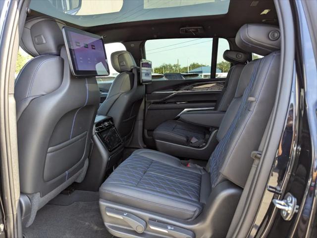 2025 Cadillac Escalade Luxury 1