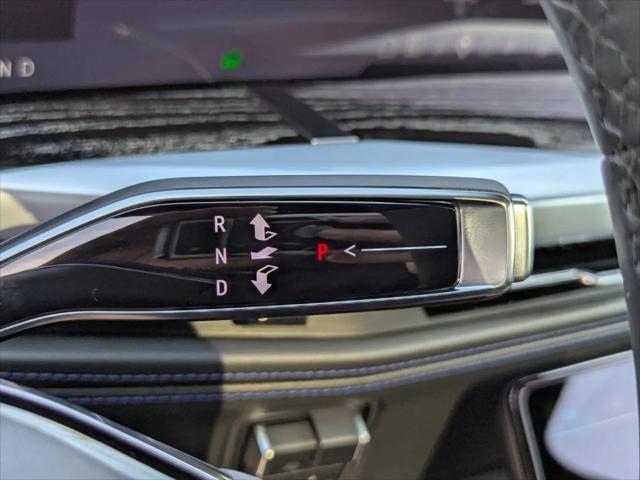 2025 Cadillac Escalade Luxury 1