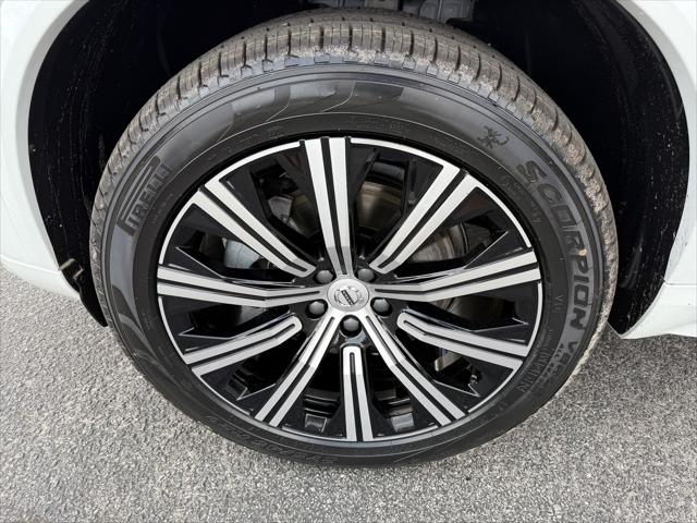 2025 Volvo XC90 B5 Core