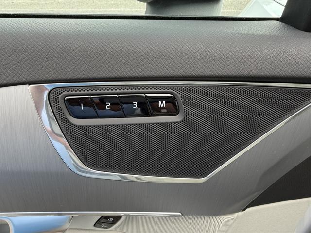 2025 Volvo XC90 B5 Core