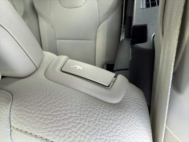 2025 Volvo XC90 B5 Core