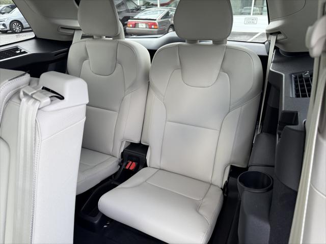 2025 Volvo XC90 B5 Core