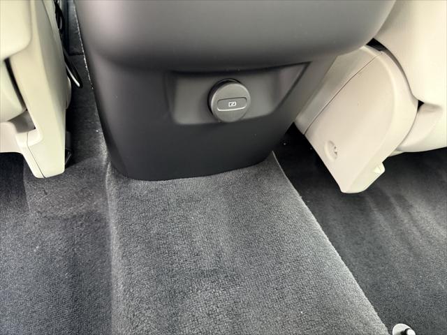 2025 Volvo XC90 B5 Core