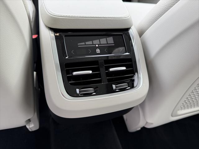 2025 Volvo XC90 B5 Core