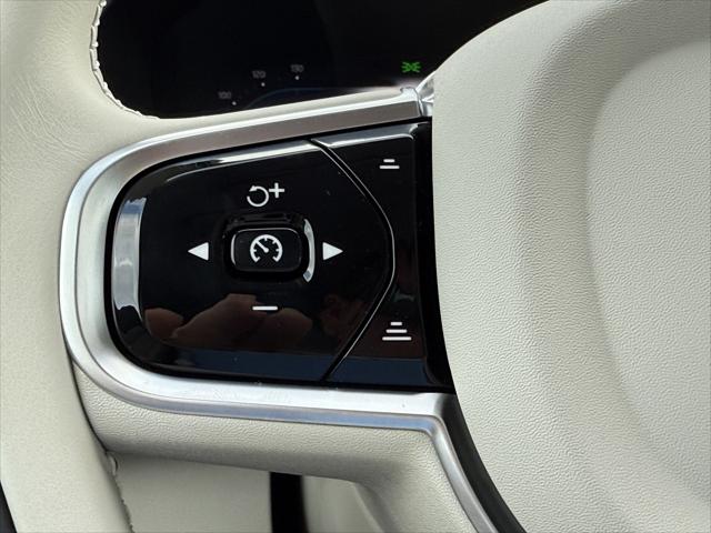 2025 Volvo XC90 B5 Core
