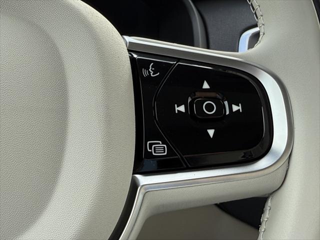 2025 Volvo XC90 B5 Core