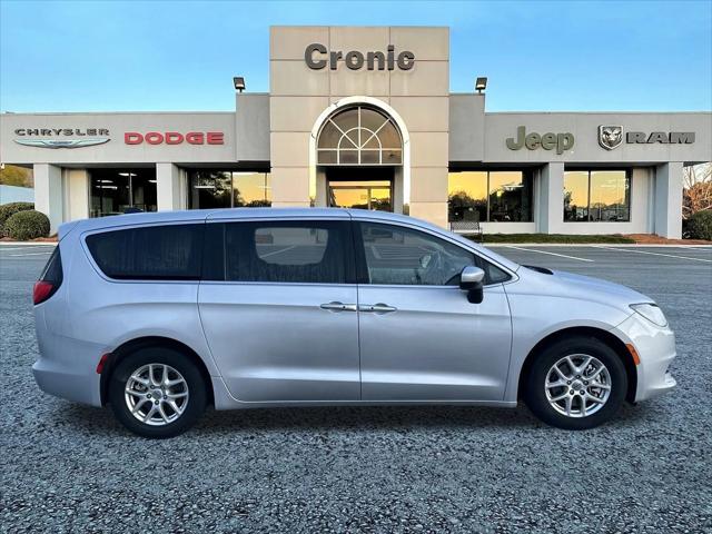 2022 Chrysler Voyager LX