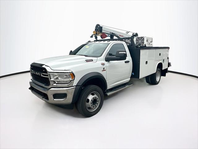 2024 RAM Ram 5500 Chassis Cab RAM 5500 TRADESMAN CHASSIS REGULAR CAB 4X4 84 CA 2024 RAM Ram 5500 Chassis Cab RAM 5500 TRADESMAN CHASSIS REGULAR CAB 4X4 84 CA
