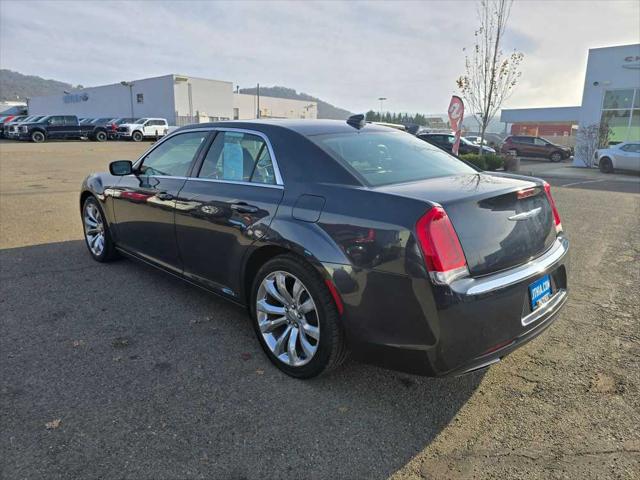 2018 Chrysler 300 Touring L