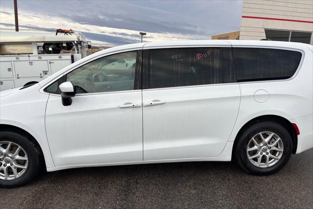 2022 Chrysler Voyager LX