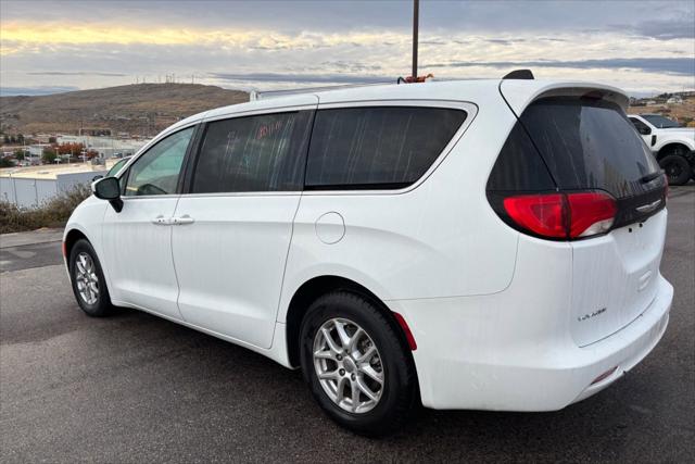 2022 Chrysler Voyager LX