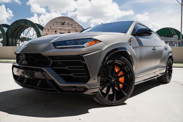 2021 Lamborghini Urus Graphite Capsule