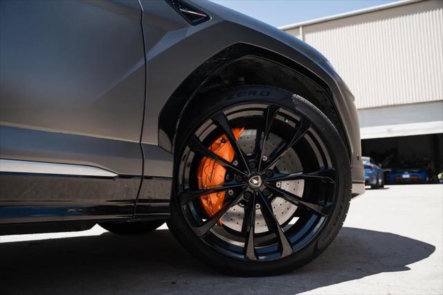 2021 Lamborghini Urus Graphite Capsule