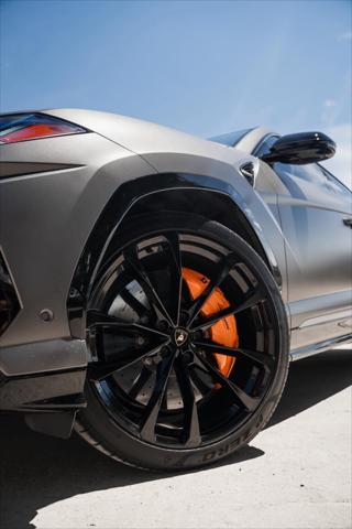 2021 Lamborghini Urus Graphite Capsule