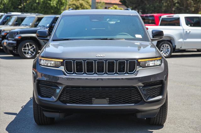 2025 Jeep Grand Cherokee GRAND CHEROKEE LAREDO X 4X4