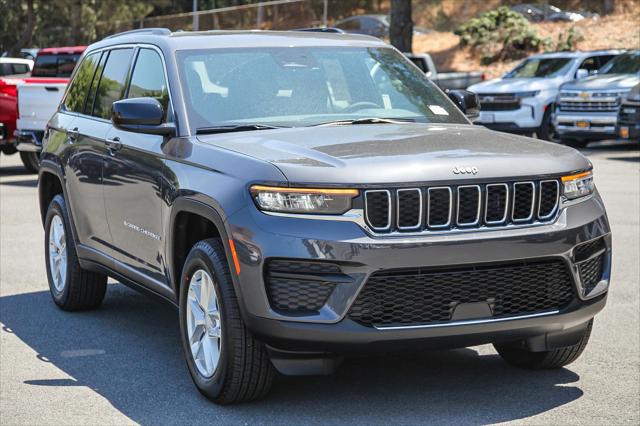 2025 Jeep Grand Cherokee GRAND CHEROKEE LAREDO X 4X4