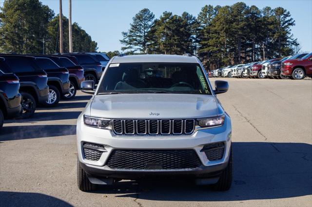 2025 Jeep Grand Cherokee GRAND CHEROKEE LAREDO 4X4