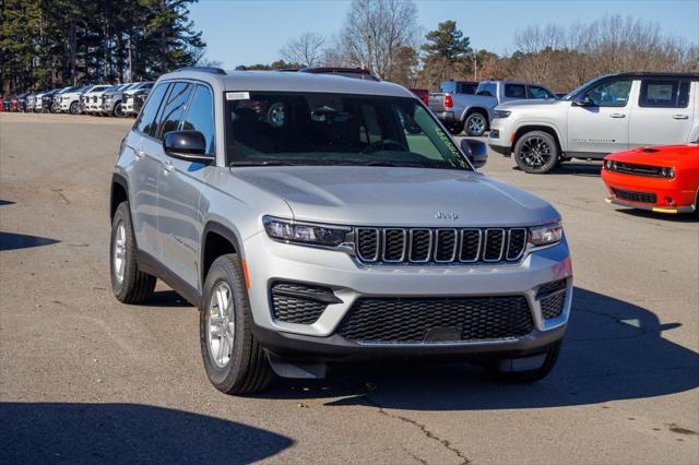 2025 Jeep Grand Cherokee GRAND CHEROKEE LAREDO 4X4