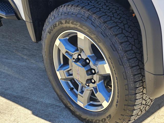 2025 GMC Sierra 2500HD 4WD Crew Cab Standard Bed SLT