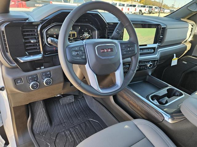 2025 GMC Sierra 2500HD 4WD Crew Cab Standard Bed SLT