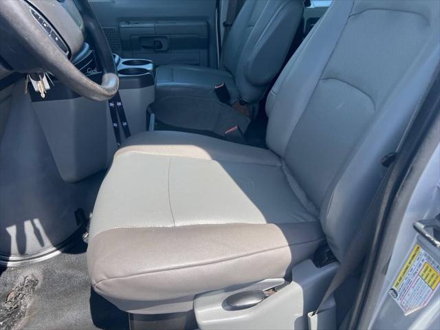 2011 Ford E-350 Super Duty XLT