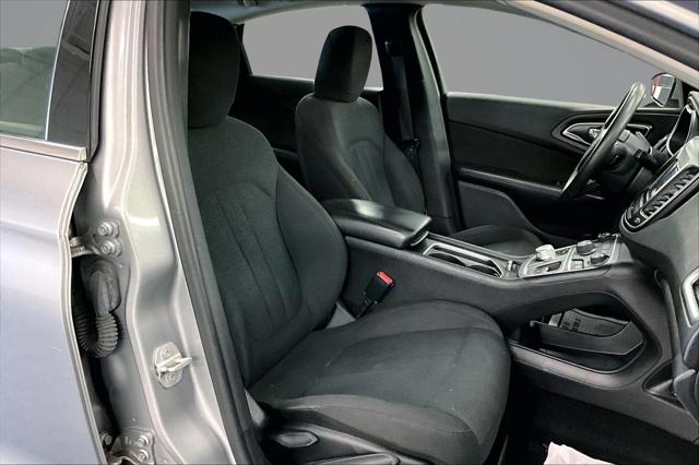 2016 Chrysler 200 Limited