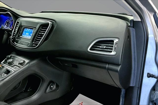 2016 Chrysler 200 Limited