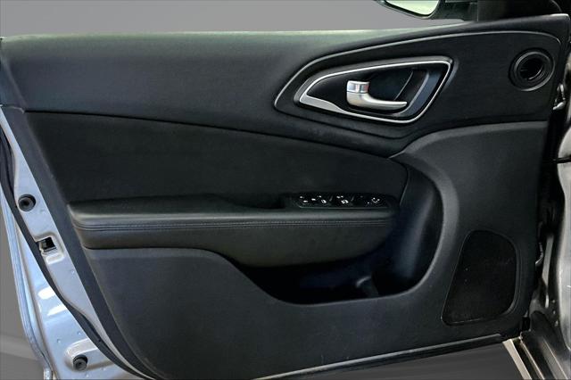 2016 Chrysler 200 Limited