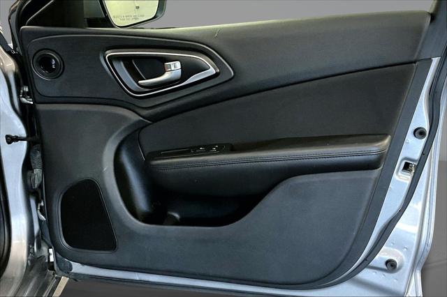 2016 Chrysler 200 Limited