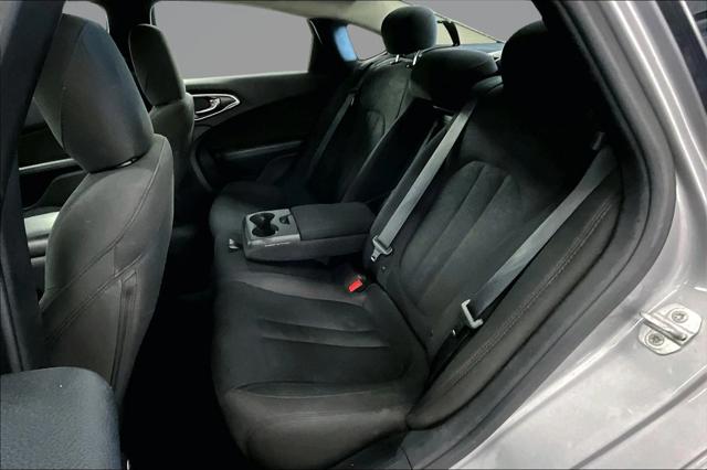 2016 Chrysler 200 Limited