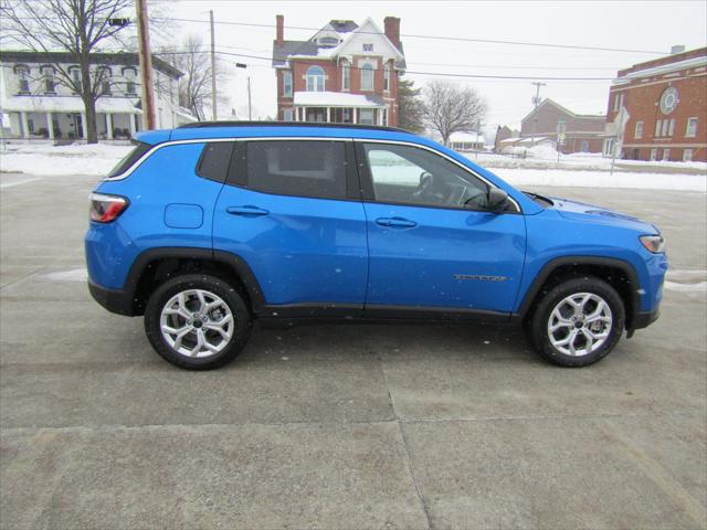 2025 Jeep Compass COMPASS LATITUDE 4X4