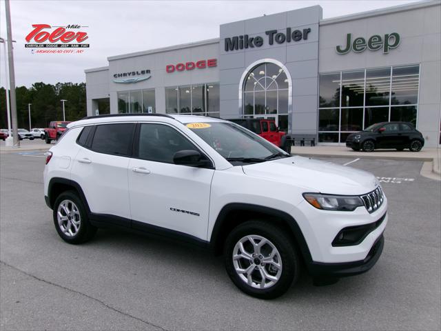 2025 Jeep Compass COMPASS LATITUDE 4X4