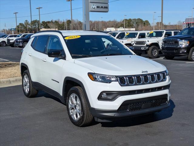 2025 Jeep Compass COMPASS LATITUDE 4X4