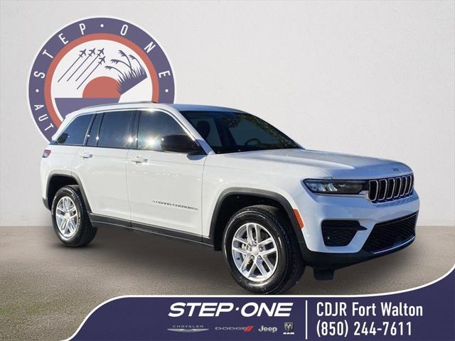 2023 Jeep Grand Cherokee Laredo 4x2