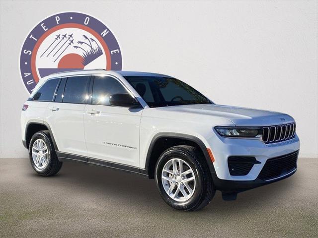 2023 Jeep Grand Cherokee Laredo 4x2